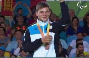 alex_bologa_medalie_dcnews_46212200_09411900