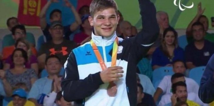 alex_bologa_medalie_dcnews_46212200_09411900